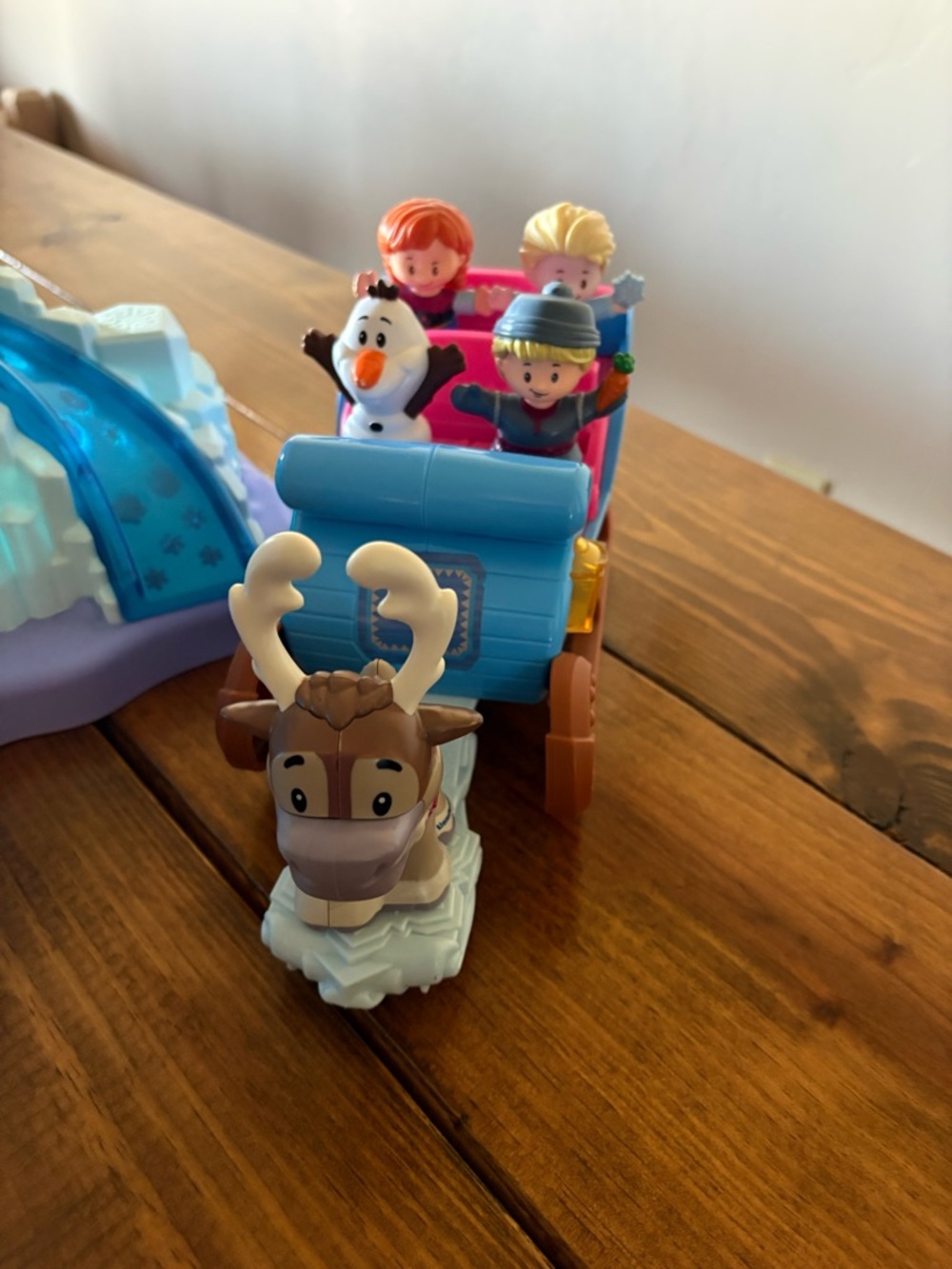 Fisher-Price Little People Frozen Castle and Sleigh - Picture 5 of 6
